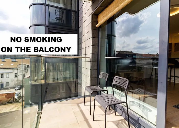 Cohost I Sunny Center Apt, Covered Parking, Balcony & Self Check-In