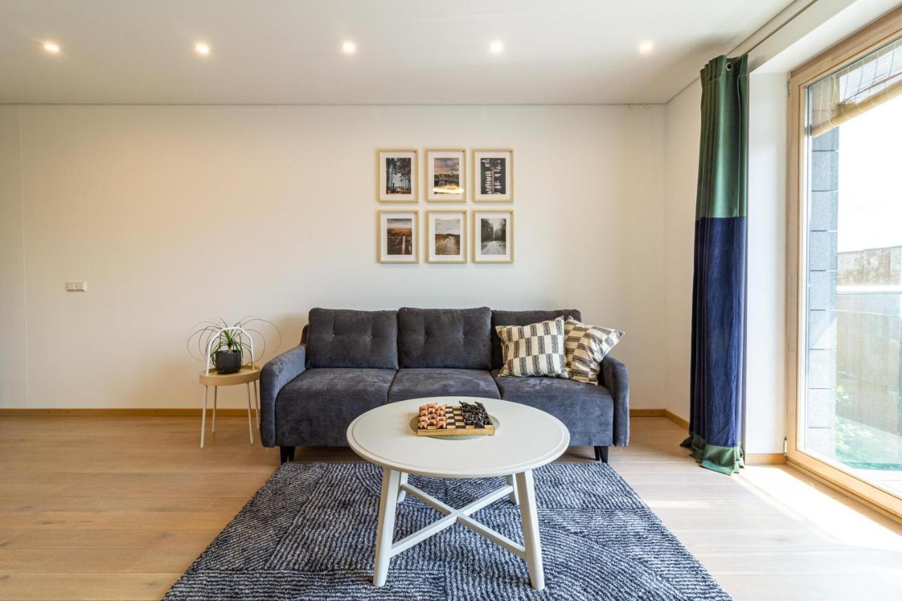 Cohost I Sunny Center Apt, Covered Parking, Balcony & Self Check-in