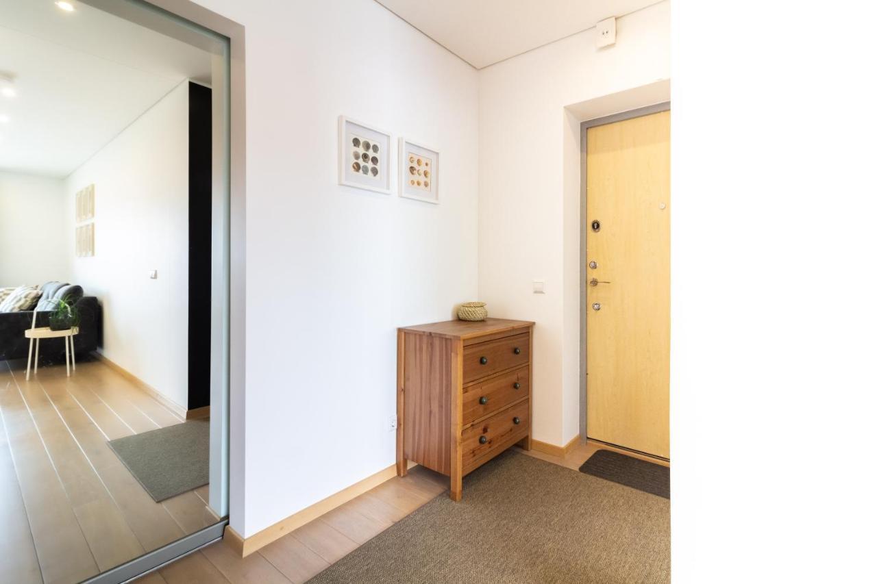 Apartment Cohost I Sunny Center Apt, Covered Parking, Balcony & Self Check-in