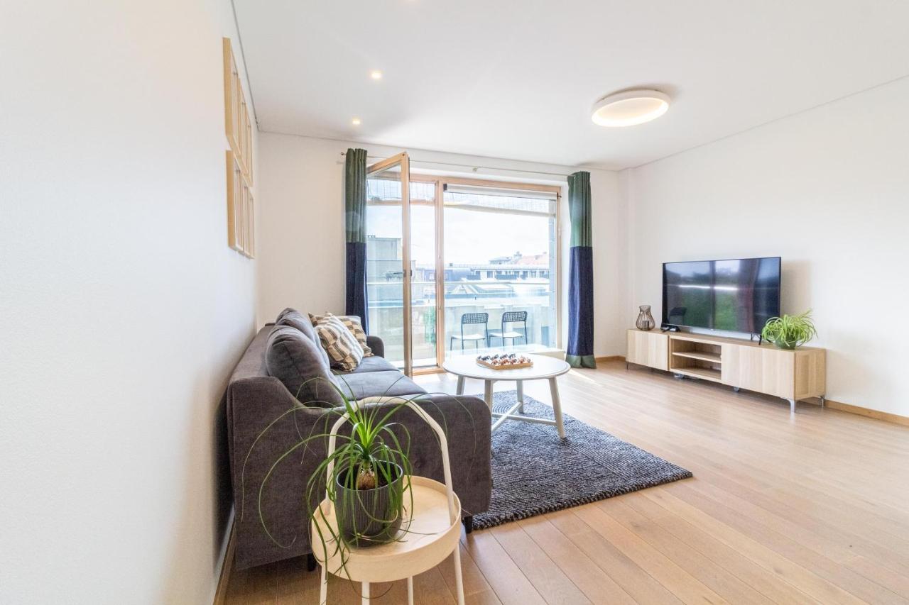 Cohost I Sunny Center Apt, Covered Parking, Balcony & Self Check-in * Kaunas